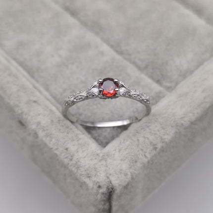 Eleganter Minimalistischer Ring aus Amethyst und Zirkonia - Nova