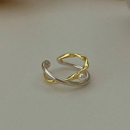 Elegante Sterling Zilveren Gekruiste Ring met Prachtige Parel - Alina Collection