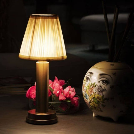 Draadloze Elegantie: Luxe Dimbare Stoffen Tafellamp