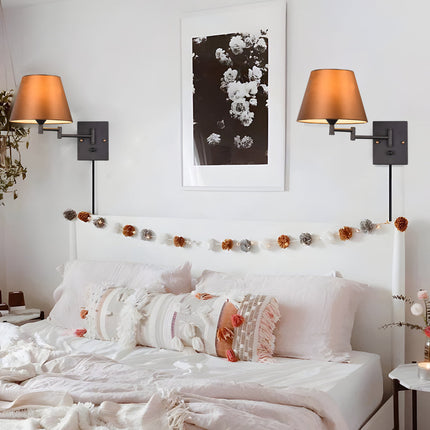 SwingLight – Verstelbare Wandlamp met Linnen Kap