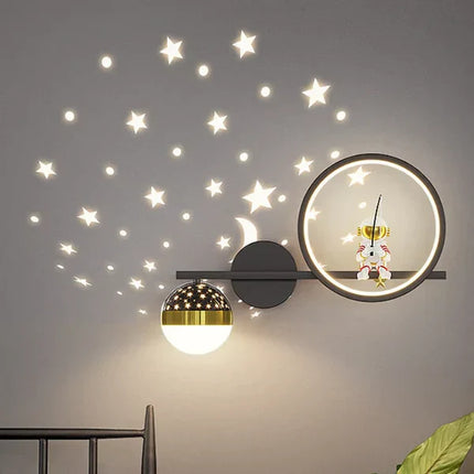 GlowNest – Speelse Wandlamp voor Kinderkamer