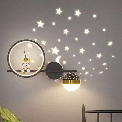 GlowNest – Speelse Wandlamp voor Kinderkamer