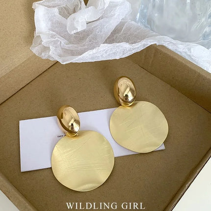 Elegante Gouden Oorbellen met Luxe Ronde Hangers - Amaya Collection