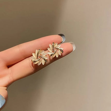 BlossomStud Earrings – Elegante Sakura Oorbellen