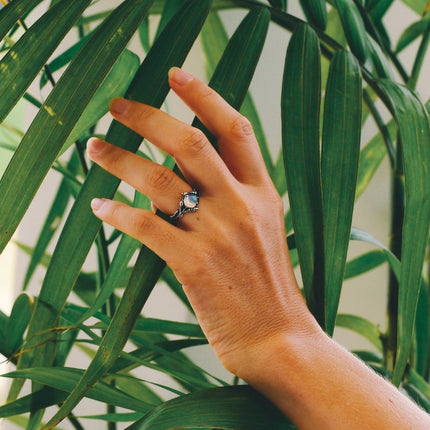Elegante Iris Maansteen Statement Ring - Maak een Gedurfde Impressie