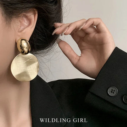 Elegante Gouden Oorbellen met Luxe Ronde Hangers - Amaya Collection