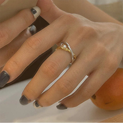 Elegante Sterling Zilveren Gekruiste Ring met Prachtige Parel - Alina Collection