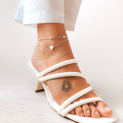 Chic Fiora Enchantment Ankle Bracelet with Heart Charms