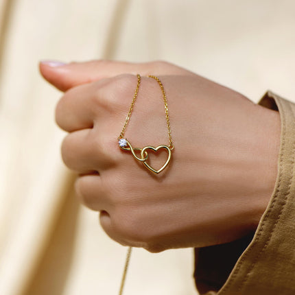HeartBond Necklace – Tijdloos Sieraad van Verbonden Liefde
