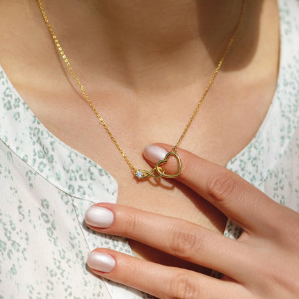 HeartBond Necklace – Tijdloos Sieraad van Verbonden Liefde