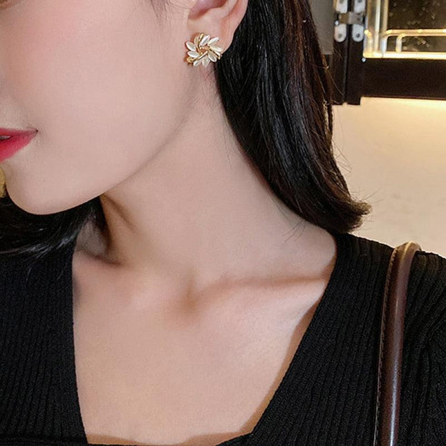 BlossomStud Earrings – Elegante Sakura Oorbellen