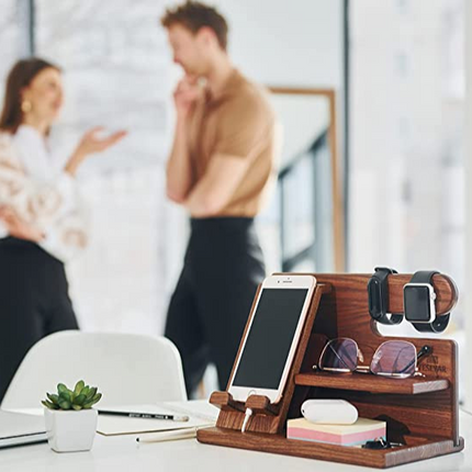 WoodDock – Stijlvolle Houten Organizer voor Apparaten