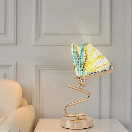 Luxe Vlinderlamp met Warm Sfeerverlichting – Elegante Accentuering