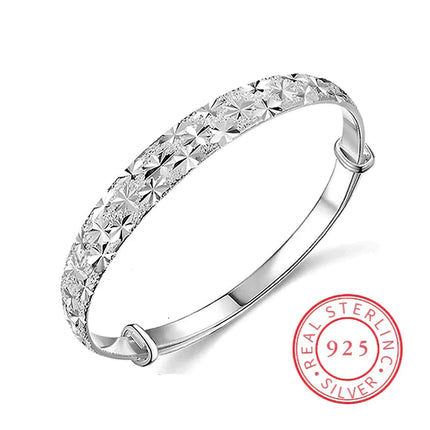 Betoverende Stervormige Zilveren Armband voor een Stralende Look