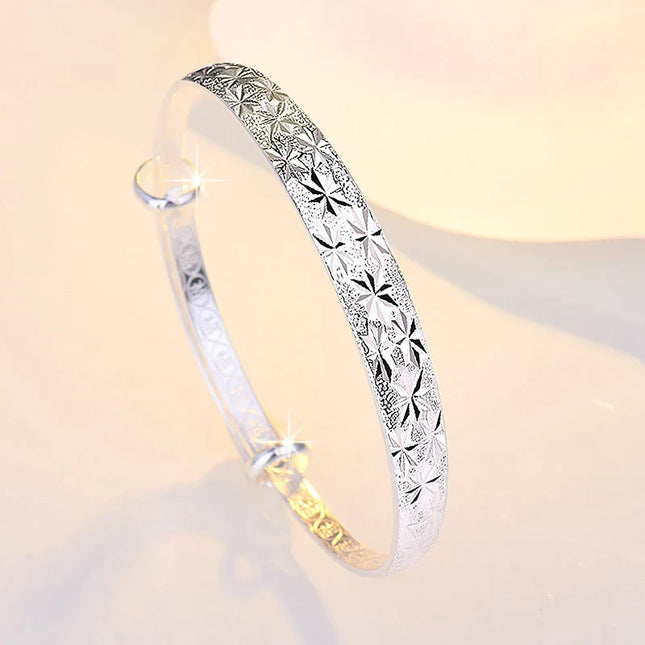 Betoverende Stervormige Zilveren Armband voor een Stralende Look