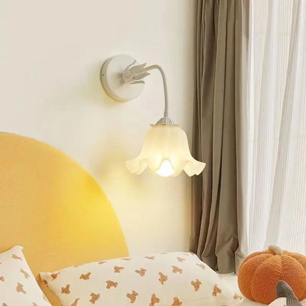 FrenchBloom - Elegante Wandlamp met Bloemmotief