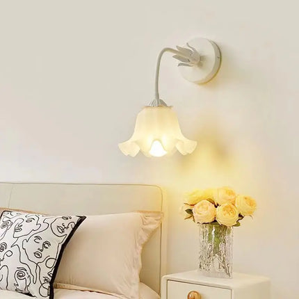 FrenchBloom Wall Light – Slaapkamer Bloemenlamp