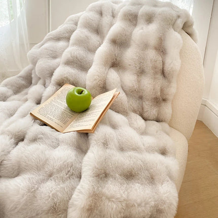 PlushGlow – Luxe Pluizig Plaid voor Sfeer en Comfort