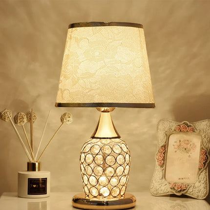 KristalGlow – Elegante Tafellamp voor Romantische Sferen