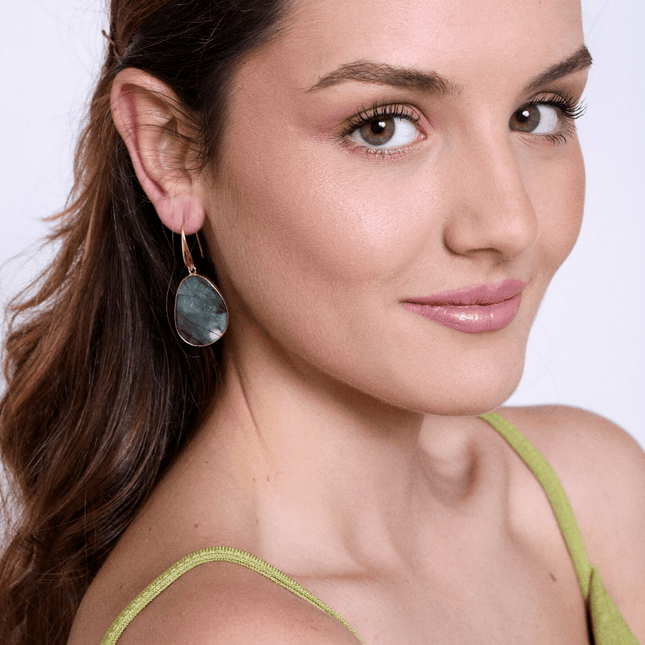 Labradorite Dream Earrings – Elegant Lunaris Sieraden