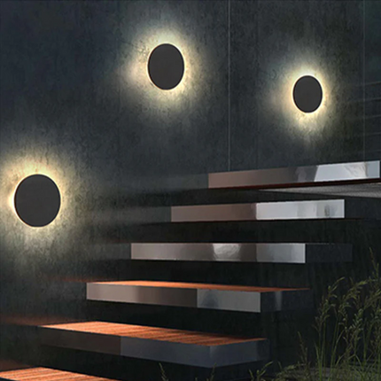 ZenithGlow - Strakke LED Wandlamp voor Modern Interieur