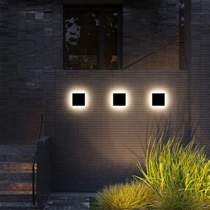 ZenithGlow - Strakke LED Wandlamp voor Modern Interieur