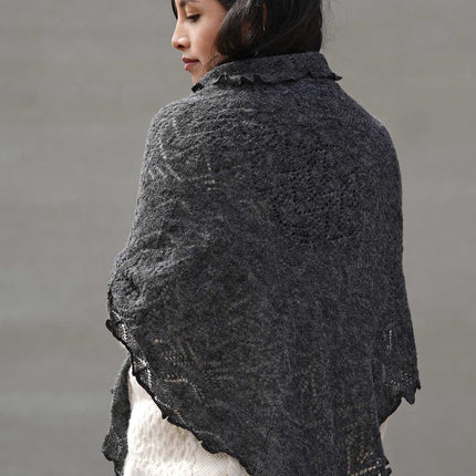 SoftWeave Scarf - Elegant Ajour Strick in Lichte Stof