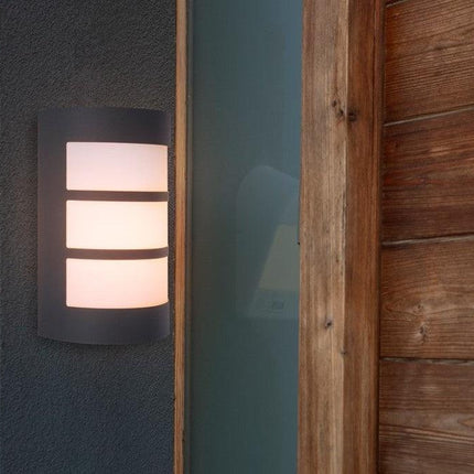 Nila Outdoor Light – Grijze E27 Wandlamp voor de Deur