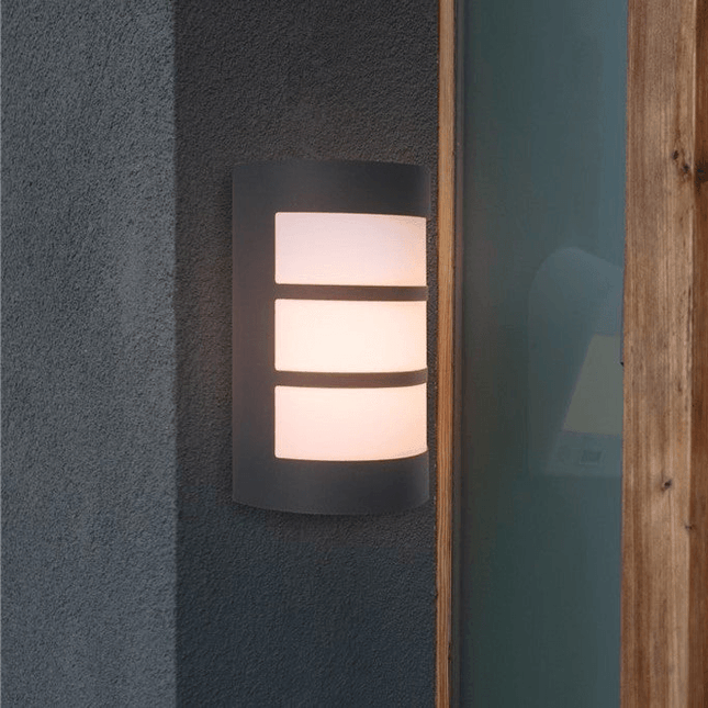 Nila Outdoor Light – Grijze E27 Wandlamp voor de Deur