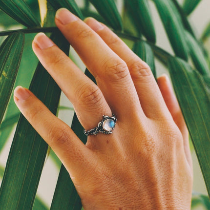 Elegante Iris Maansteen Statement Ring - Maak een Gedurfde Impressie