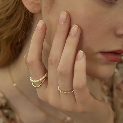 Elegante Dubbelgelaagde Gouden Ring met Stralende Zoetwaterparel - Ivy