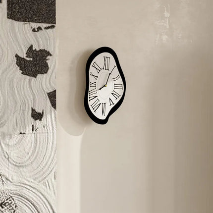 Surrealistische Zwarte Wandklok: Kunstzinnig & Stijlvol
