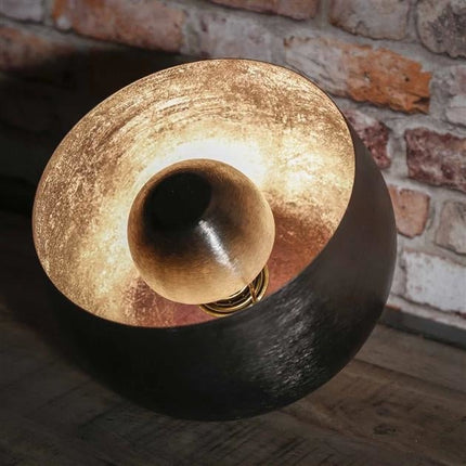 BaselNickel – Verfijnde Tafel Lamp voor Elegante Interieurs