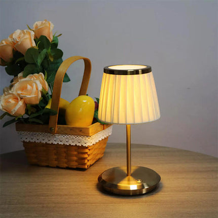 Gouden DreamDrape Tafellamp – Elegantie en Flexibiliteit
