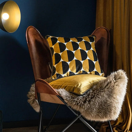Luxe Gouden Kussenhoes met Bijenprint voor Elegante Interieurs