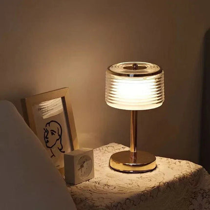 ElegantGlow - Innovatieve Meerlaagse Tafellamp in Goud