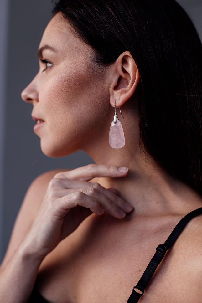 AuraGlow Oorbellen - Elegante Rozenkwarts Beschermende Sieraden