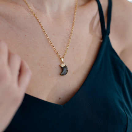 Moonstone Healing Necklace – Celestina Sieraad