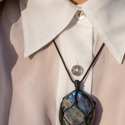 Aris DragonHeart Necklace – Mystieke Labradoriet Sieraad