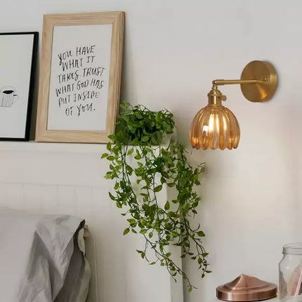 RetroLume – Tulpenvormige Glazen Wandlamp met Vintage Charme